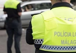 Saca a su novia a tirones de oreja de una tienda en Málaga y le pega al bajarse de un taxi