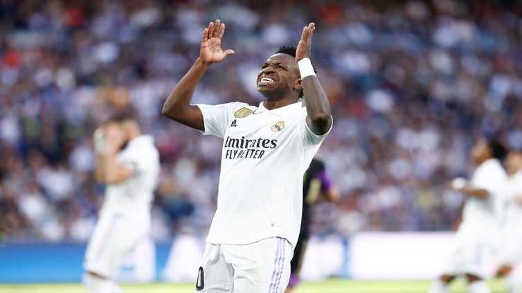Pactan un año de cárcel y multas de hasta 1.600 euros los seguidores del Valladolid que llamaron «puto negro» a Vinicius