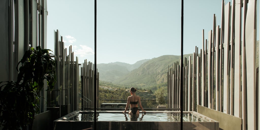El exclusivo hotel paisaje con piscinas infinity en plena naturaleza ideal para una escapada en Alicante