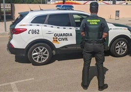 Dos guardias civiles salvan la vida de un bebé que no respiraba en Medina Sidonia, en Cádiz
