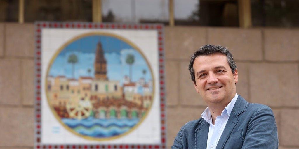 Bellido le pide a Montero que aplace el requerimiento a los caseteros de la Feria de Córdoba y que «deje de incordiar»
