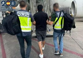 Expulsados de España 13 ciudadanos extranjeros «multirreincidentes» en robos con violencia