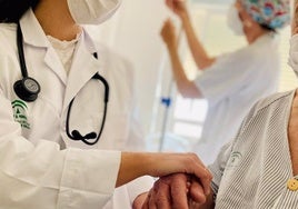Consejo Andaluz de Colegios de Médicos solicita una reunión con Moreno para tratar la «situación sanitaria»