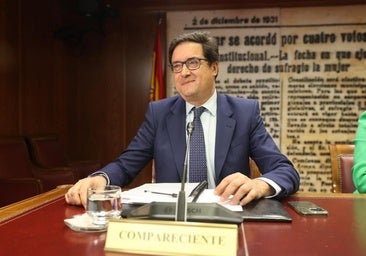 Óscar López protagoniza una tensa comparecencia en el Senado y niega conocer las fiestas de Ábalos en Paradores