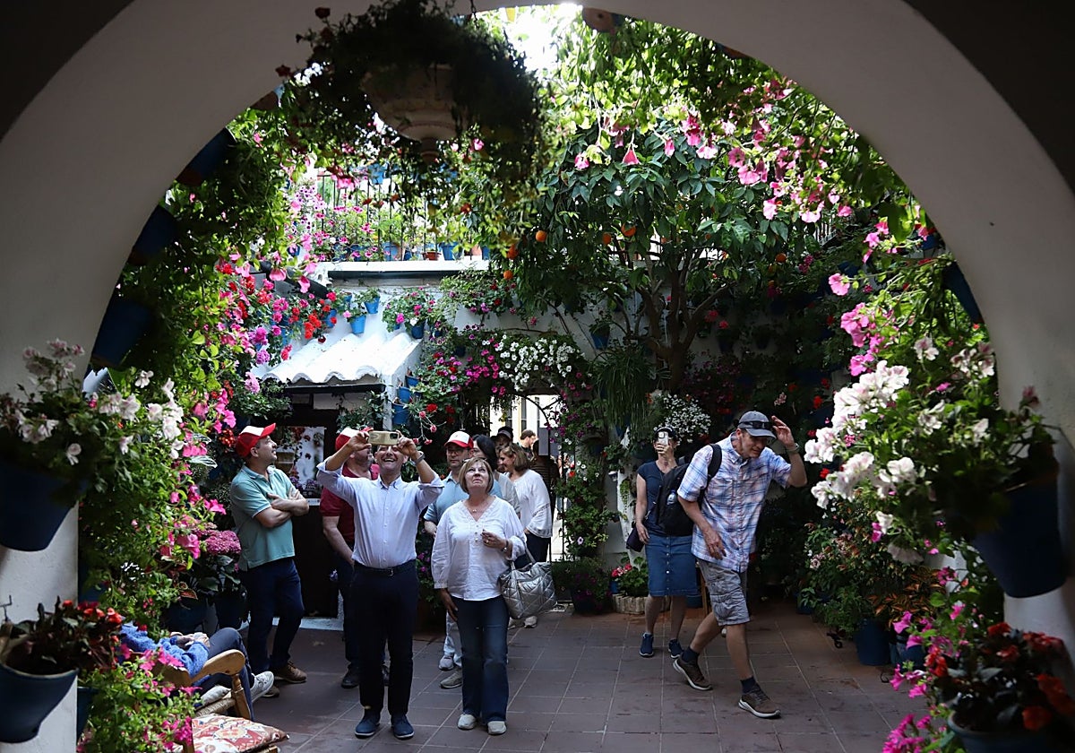 Visitantes en Tinte, 9, ganador en arquitectura antigua