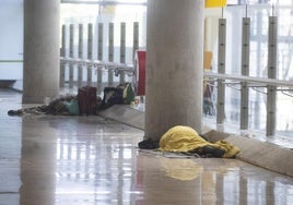 Los trabajadores de Barajas creen que el control nocturno por los sintecho «no solucionará el problema»