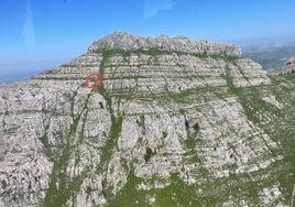 Evacuada en estado muy grave tras impactarle una piedra y precipitarse 200 metros en Cantabria