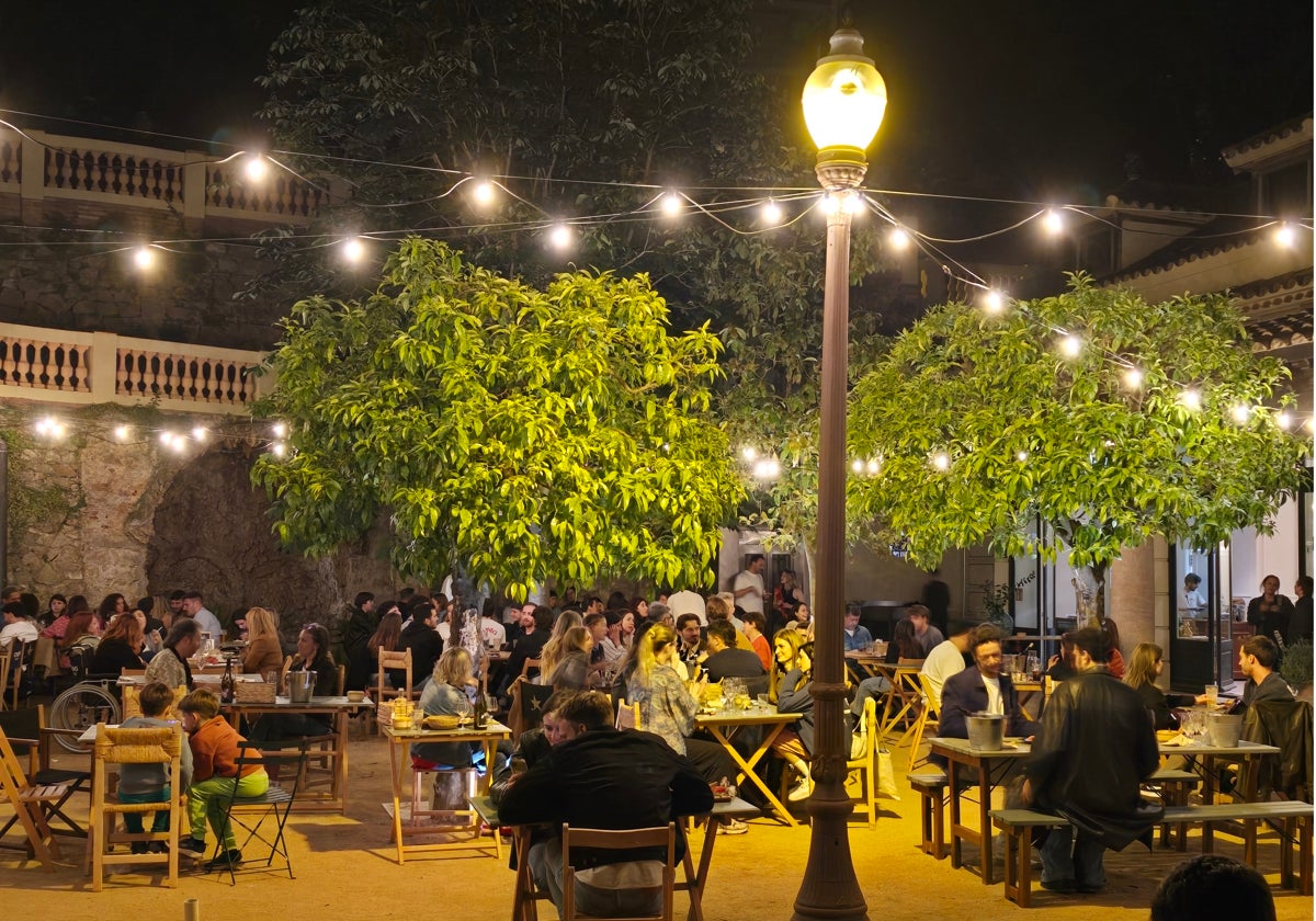 La Font del Gat no es un restaurante al uso, sino un merendero de ambiente popular y festivo