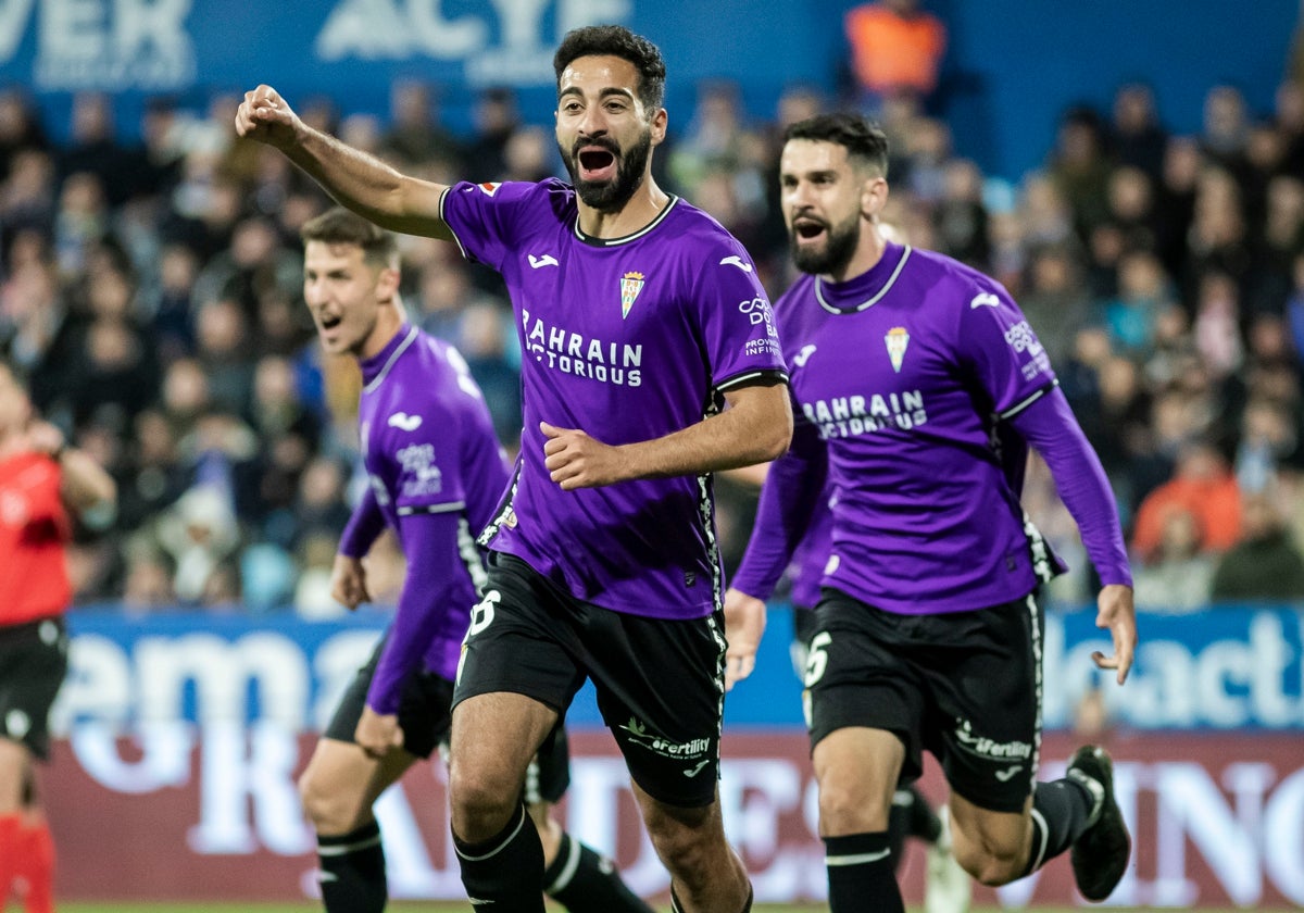Rubén Alves celebra un gol con la camiseta del Córdoba
