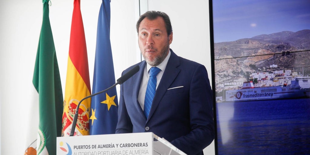 El Parlamento andaluz exige el cese de Puente por incompetencia en la gestión del sistema ferroviario