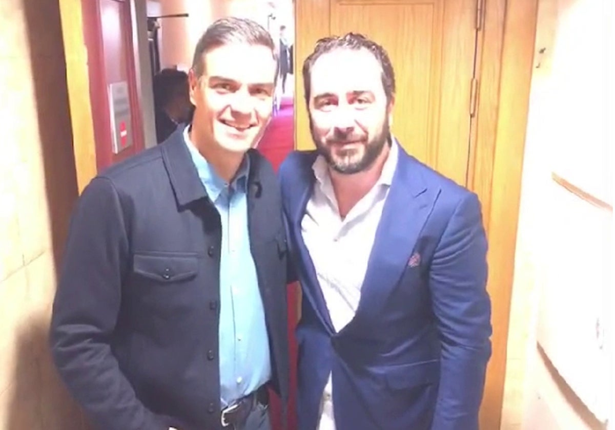 Pedro Sánchez y Víctor de Aldama se fotografiaron juntos en el acto de presentación de Pepu Hernández