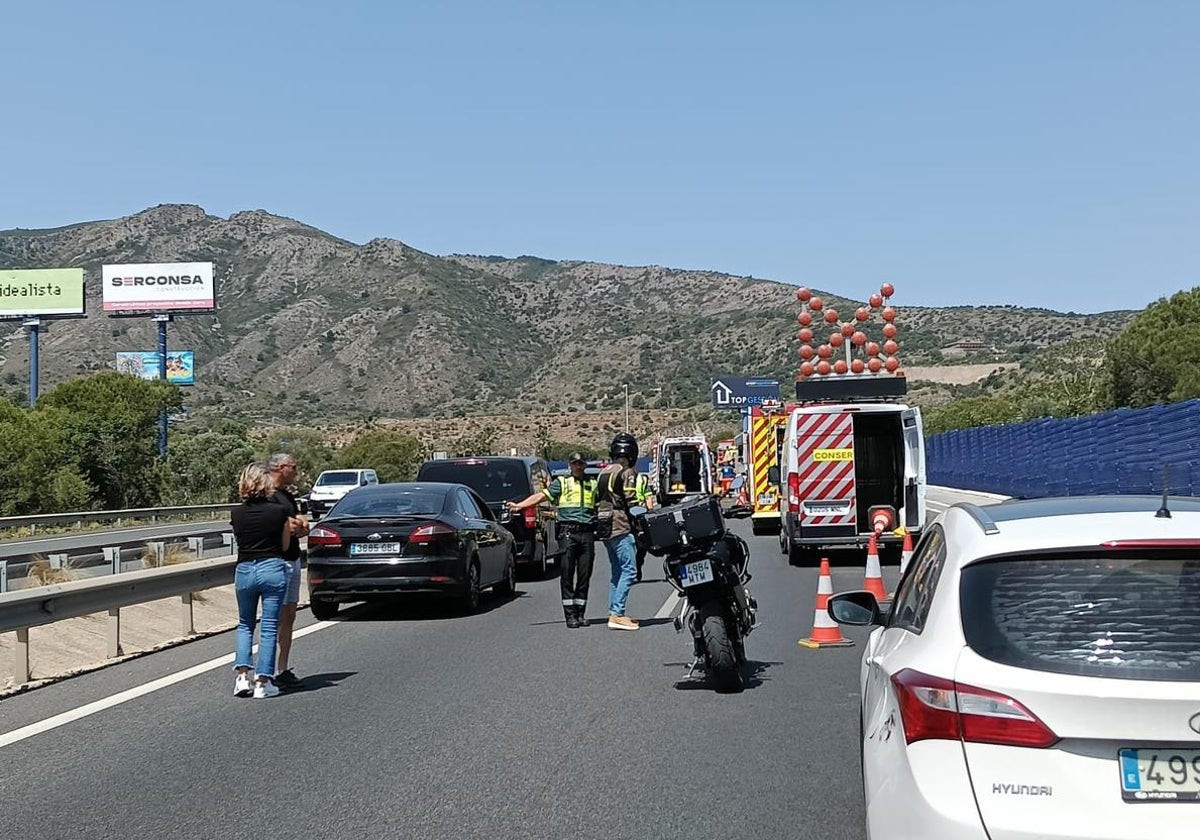 Imagen de la carretera afectada por el accidente de este domingo en Torremolinos