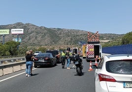 Imagen de la carretera afectada por el accidente de este domingo en Torremolinos