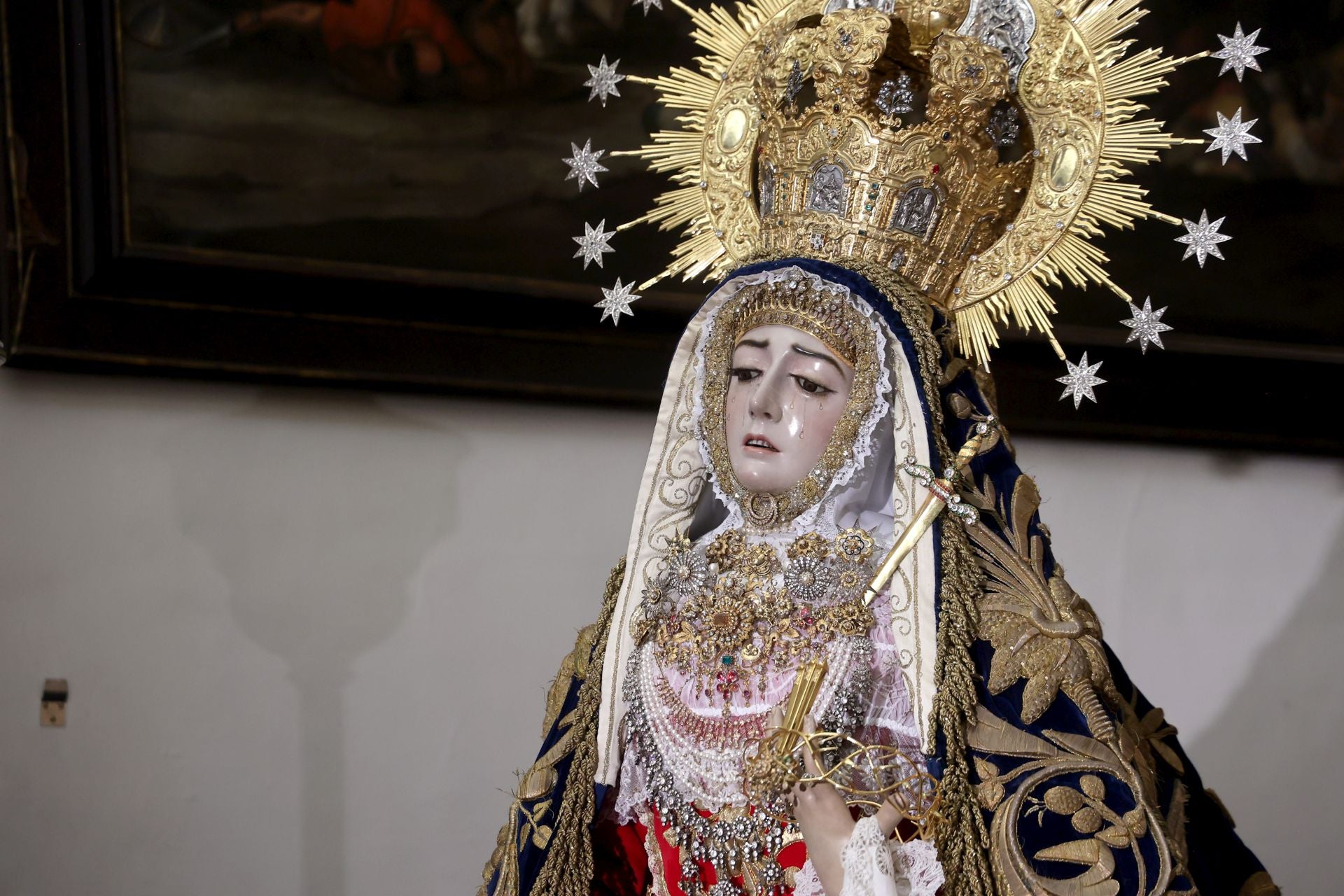 Las mejores imágenes del besamanos a la Virgen de los Dolores de Córdoba