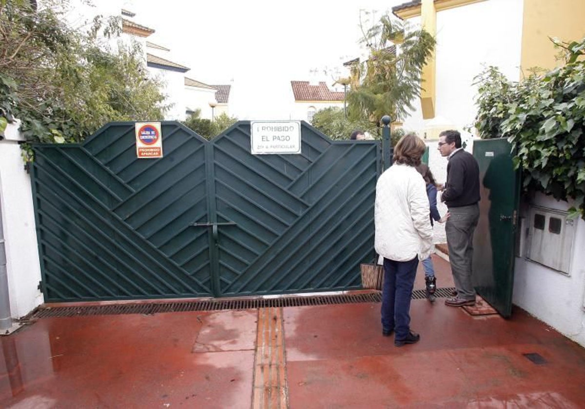 Placa de cochera en una imagen de archivo en una urbanización de Córdoba