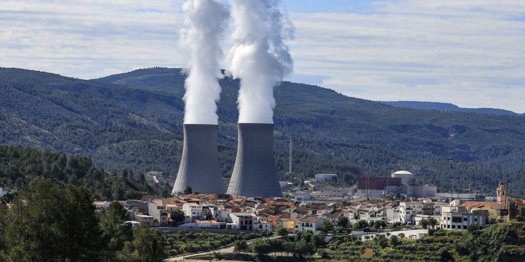 Denuncian a un hombre por sobrevolar la central nuclear de Cofrentes con un dron