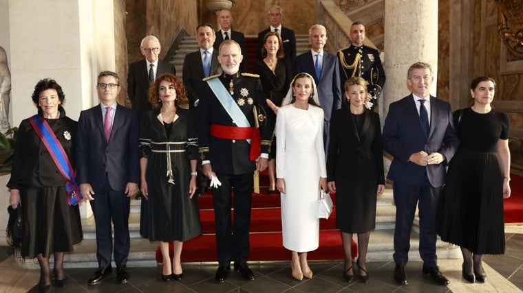 Imagen oficial de la delegación de España para la entronización, presidida por los Reyes, en la embajada ante la Santa Sede