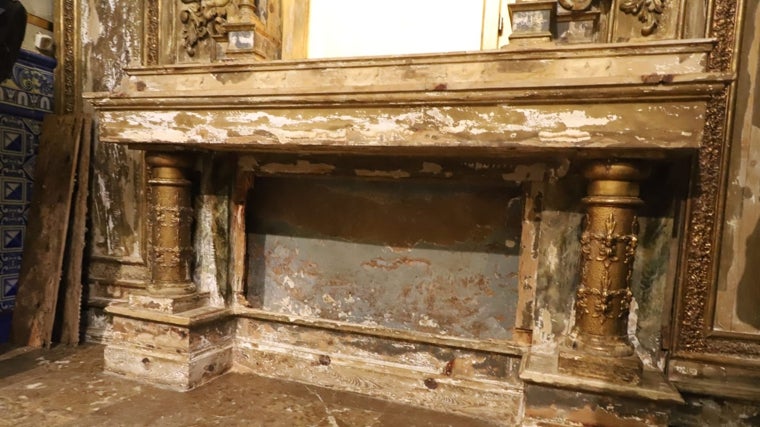 Imagen de uno de los altares de la iglesia de Picanya dañados por la dana