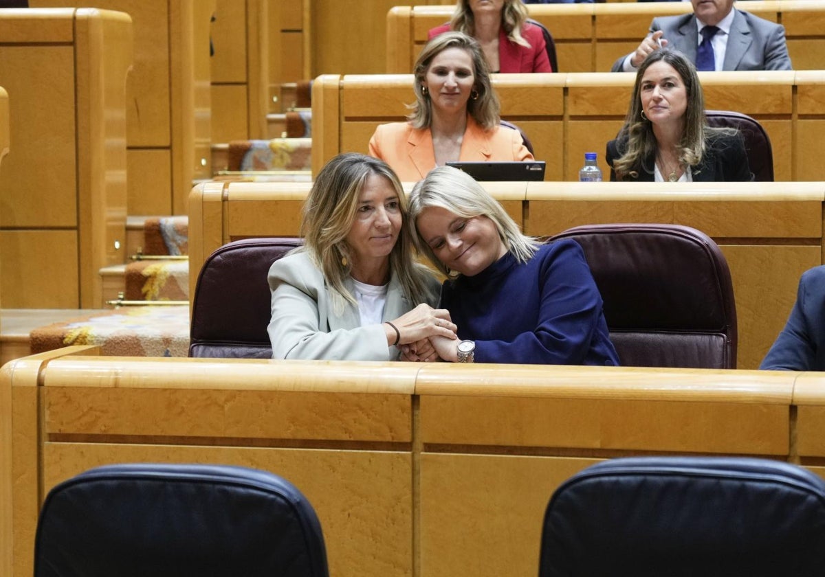 La portavoz del PP en el Senado, Alicia García Rodríguez, junto a Mari Mar Blanco