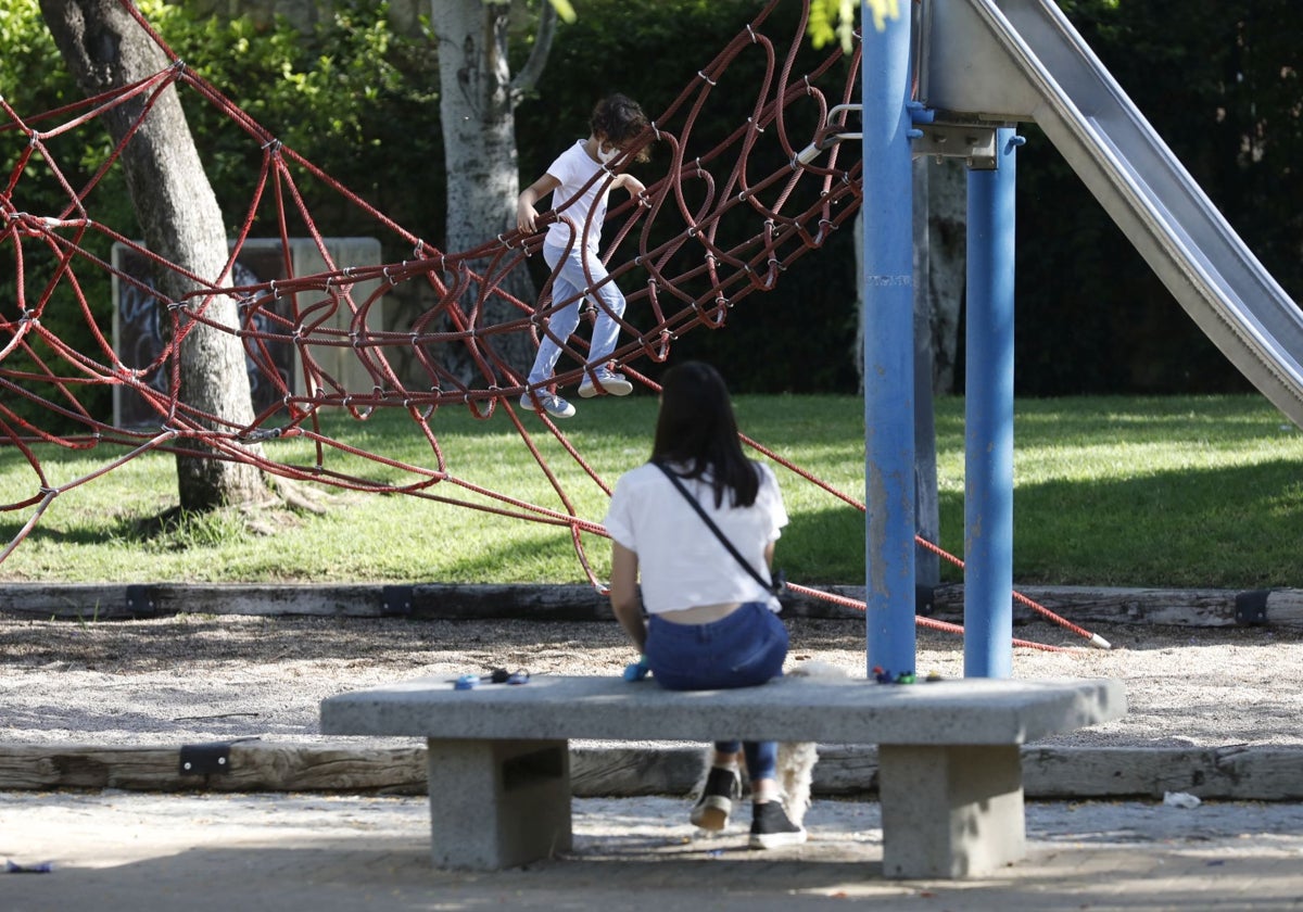 Zona infantil en el parque Juan Carlos I, en Ciudad Jardín