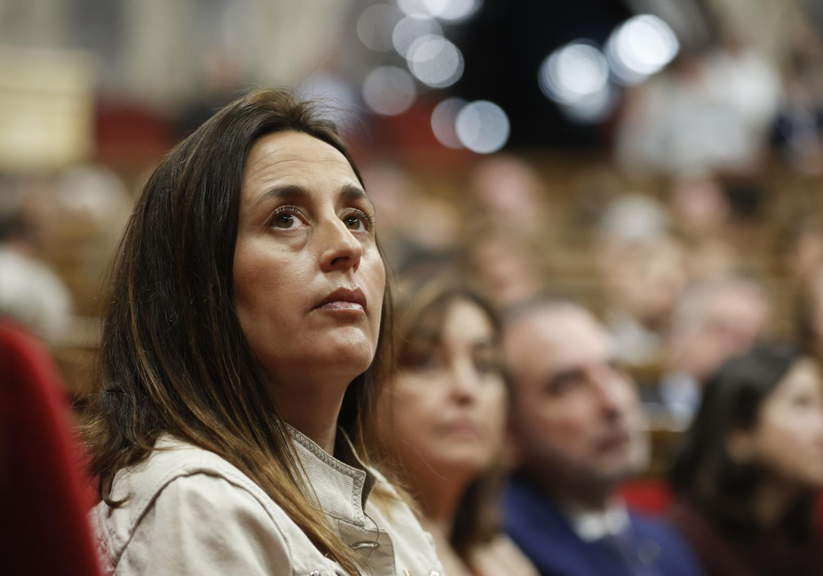 Esther Niubó, consejera de Educación y Formación Profesional, en el Parlamento de Cataluña