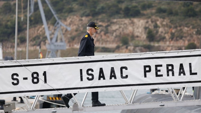 El Rey, en su embarque en el Isaac Peral S-81