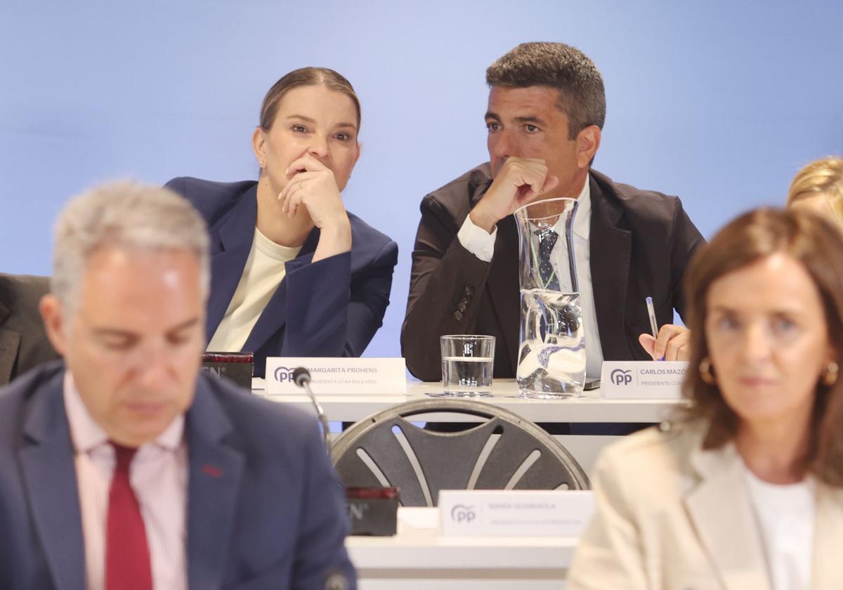 Prohens, presidenta de Baleares, junto a Mazón, presidente de Valencia, en la Junta de este lunes