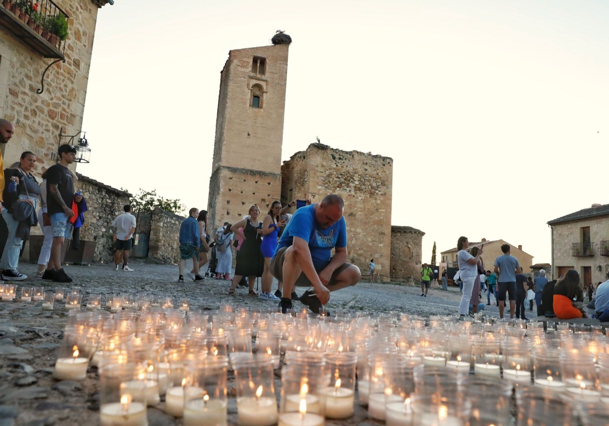 La villa segoviana de Pedraza, iluminada a la luz de las velas, en una anterior edición