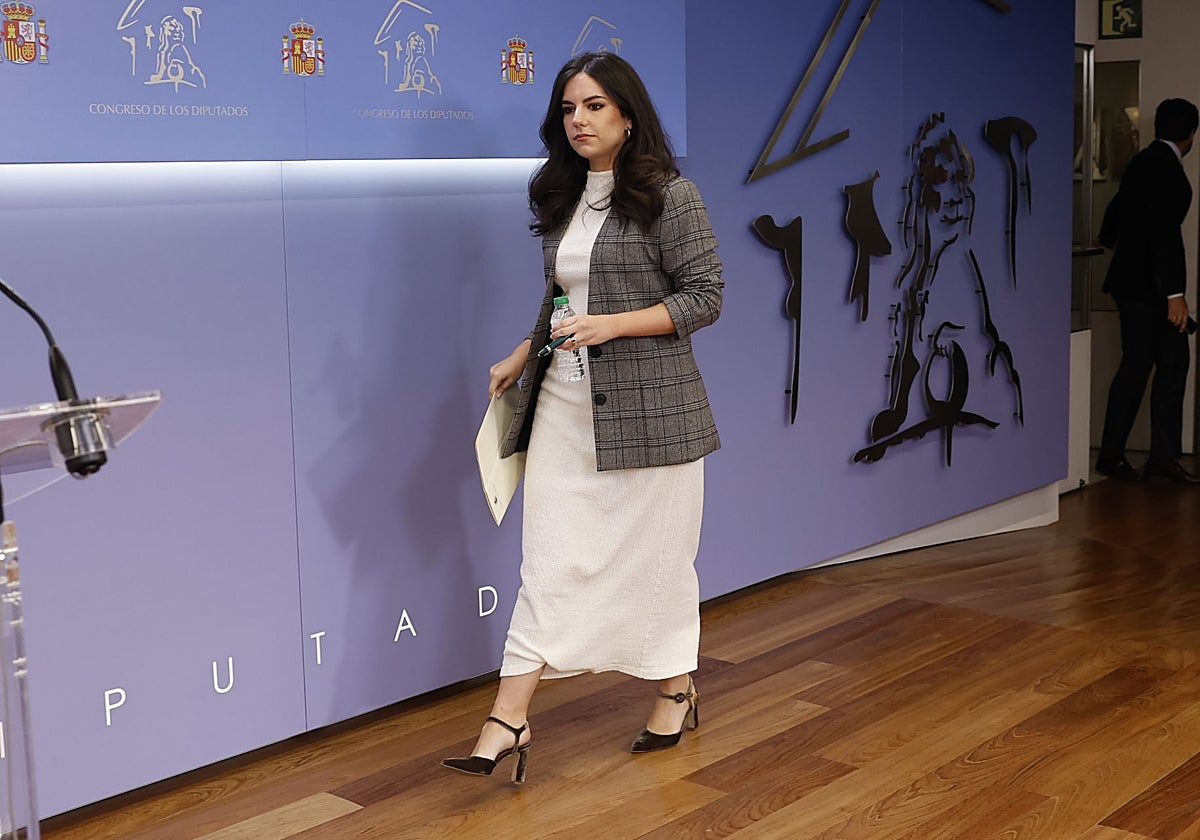 La portavoz de Vox en el Congreso, Pepa Millán, antes de una rueda de prensa