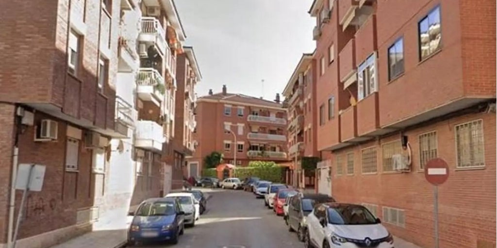 Muere un niño de dos años olvidado por su padre de acogida en el interior de un coche en linares