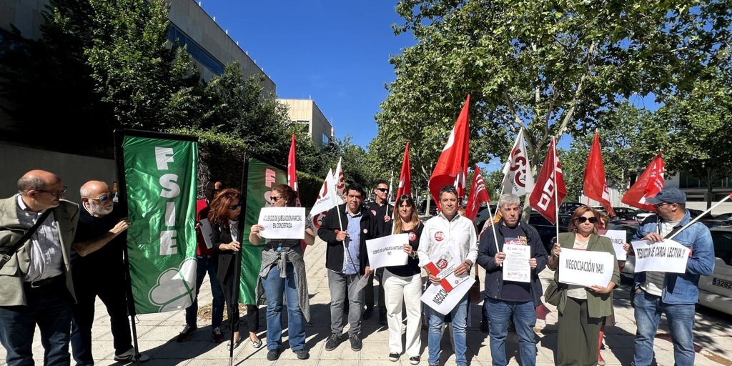 Los sindicatos de la concertada salen a la calle contra el «trato injusto» que reciben de la Consejería de Educación