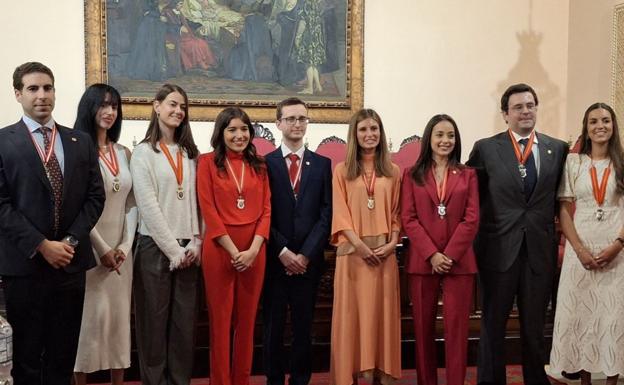 Alonso, en el centro, durante el acto de colegiación junto a los otros ocho nuevos notarios andaluces
