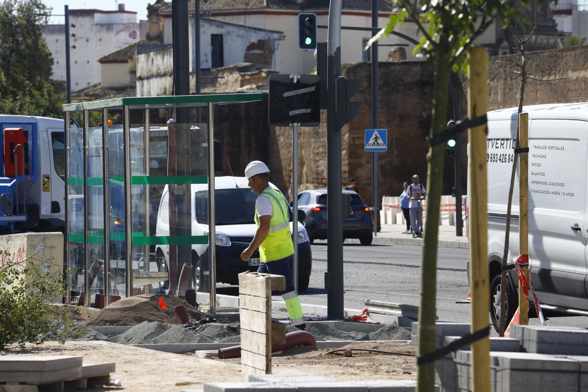 El nuevo aspecto de la Ronda del Marrubial con la calzada de cuatro carriles, en imágenes
