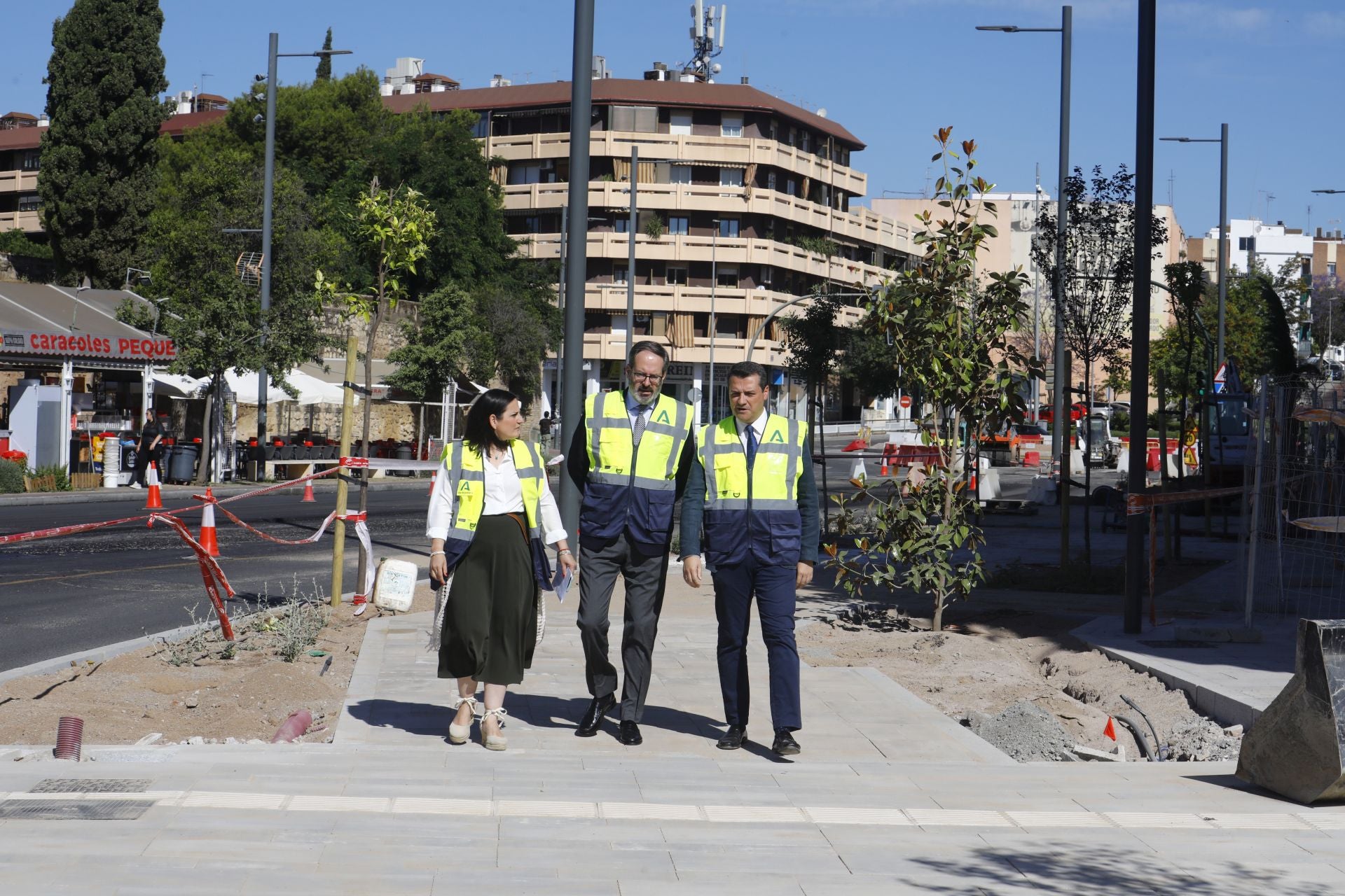 El nuevo aspecto de la Ronda del Marrubial con la calzada de cuatro carriles, en imágenes
