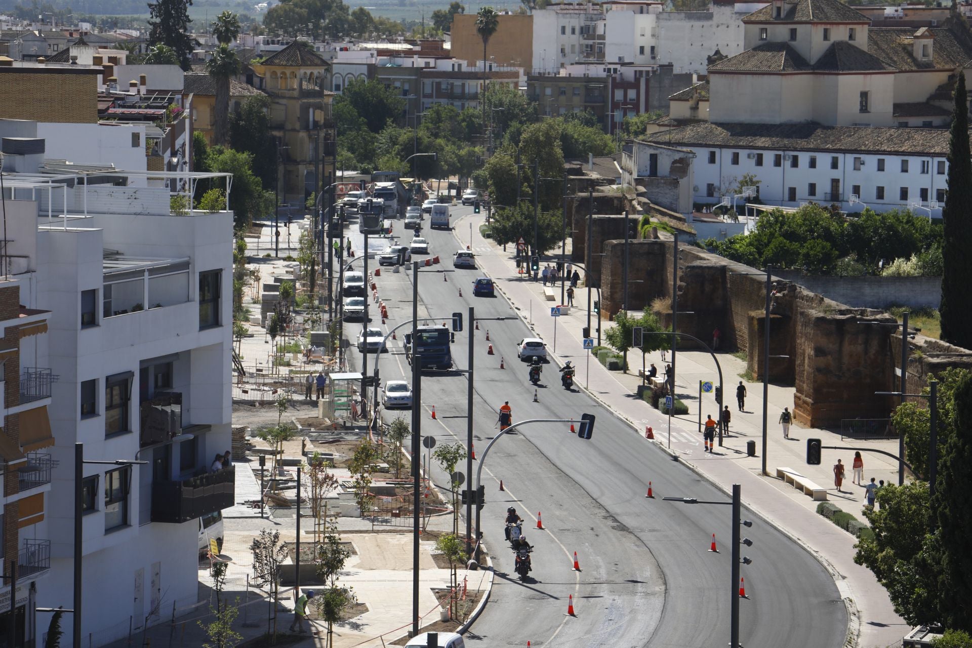 El nuevo aspecto de la Ronda del Marrubial con la calzada de cuatro carriles, en imágenes