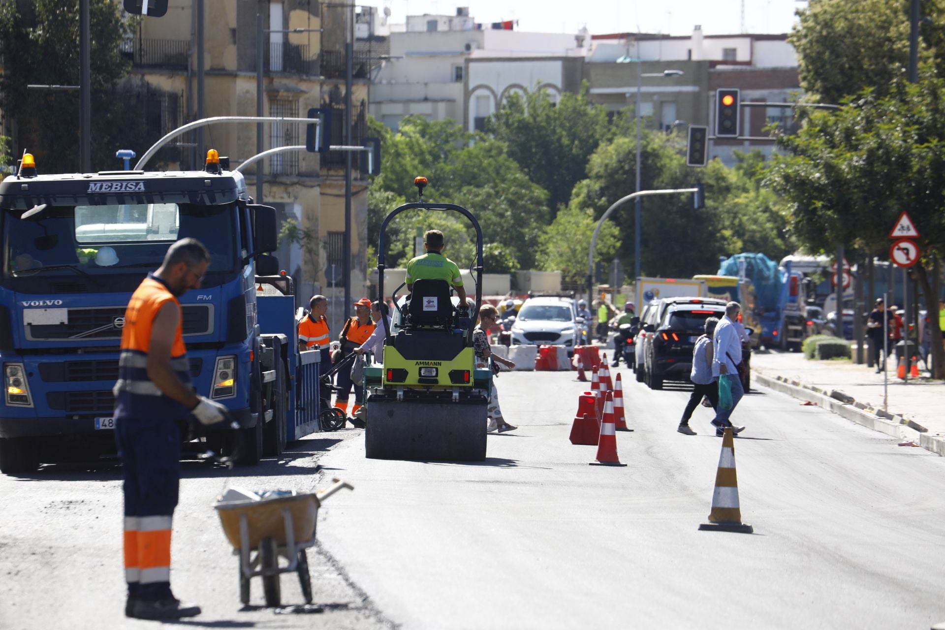 El nuevo aspecto de la Ronda del Marrubial con la calzada de cuatro carriles, en imágenes