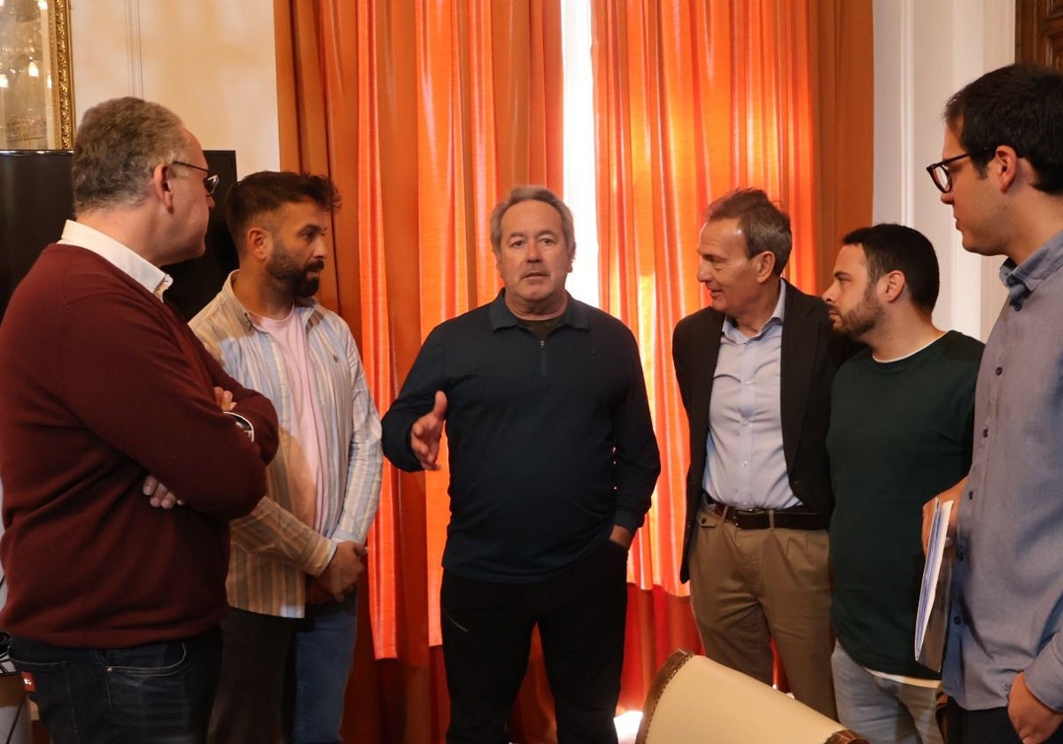 Miembros de los partidos representados en el Ayuntamiento de Zamora se reúnen para rechazar la supresión de servicios del AVE en Sanabria