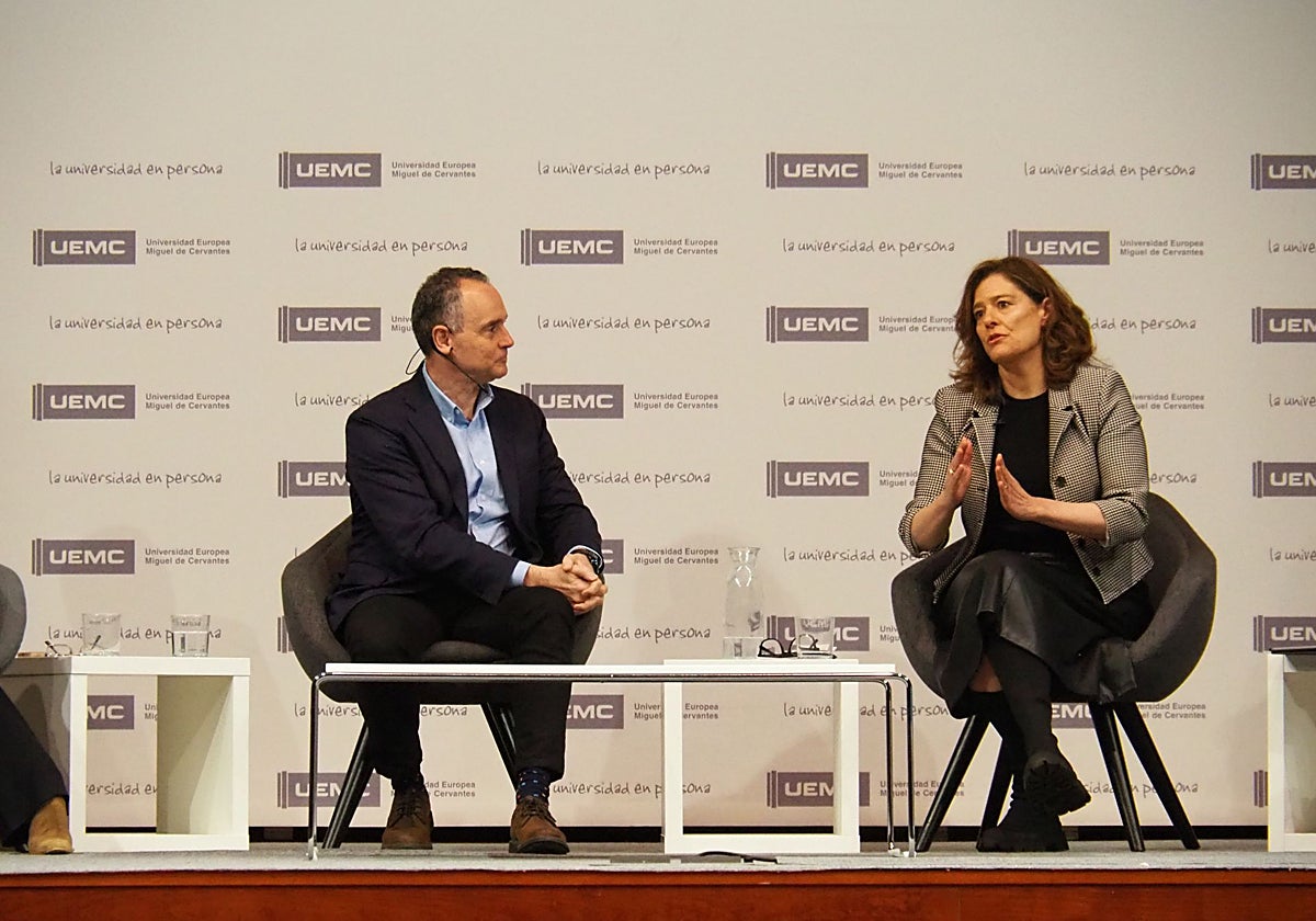 Los expertos Pedro Baños y Miriam González durante la jornada de la UEMC