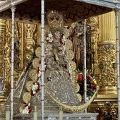 La Virgen del Rocío entronizada en su paso a la espera de Pentecostés