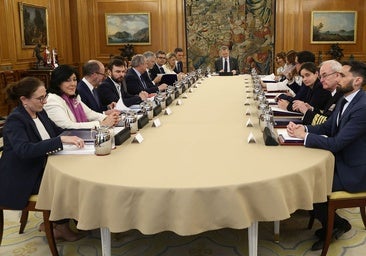 El Rey preside la reunión del Consejo de Seguridad Nacional celebrada el 24 de abril en el Palacio de la Zarzuela