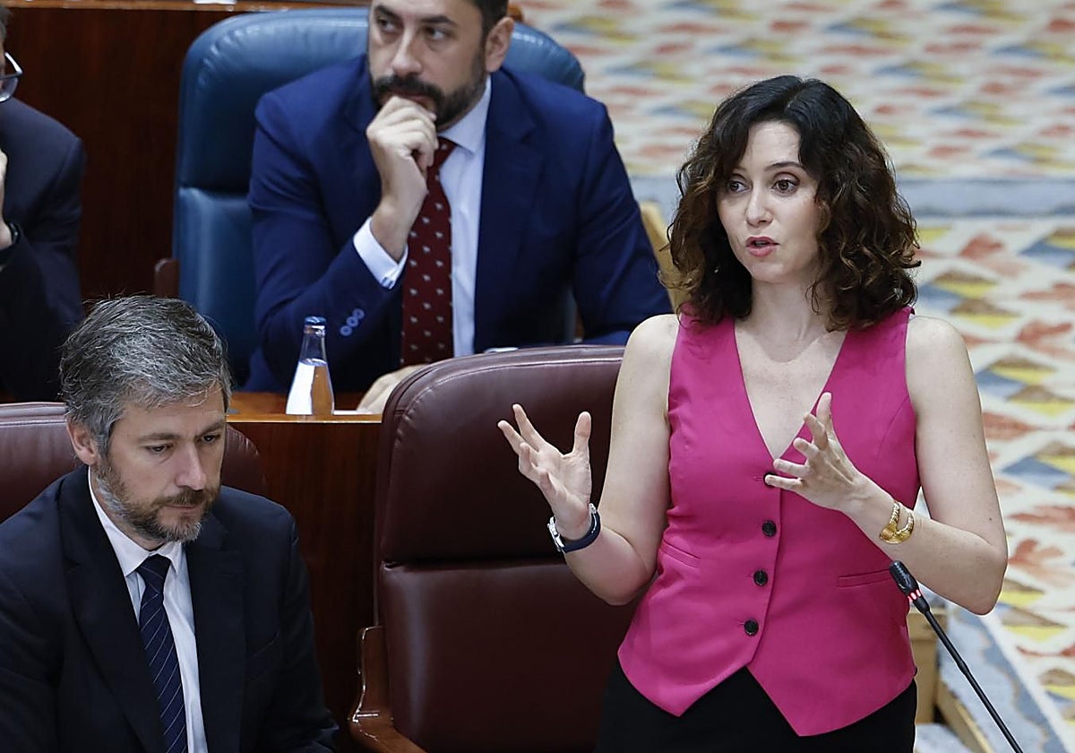 La presidenta de la Comunidad de Madrid, Isabel Díaz Ayuso, en el Pleno de la Asamblea