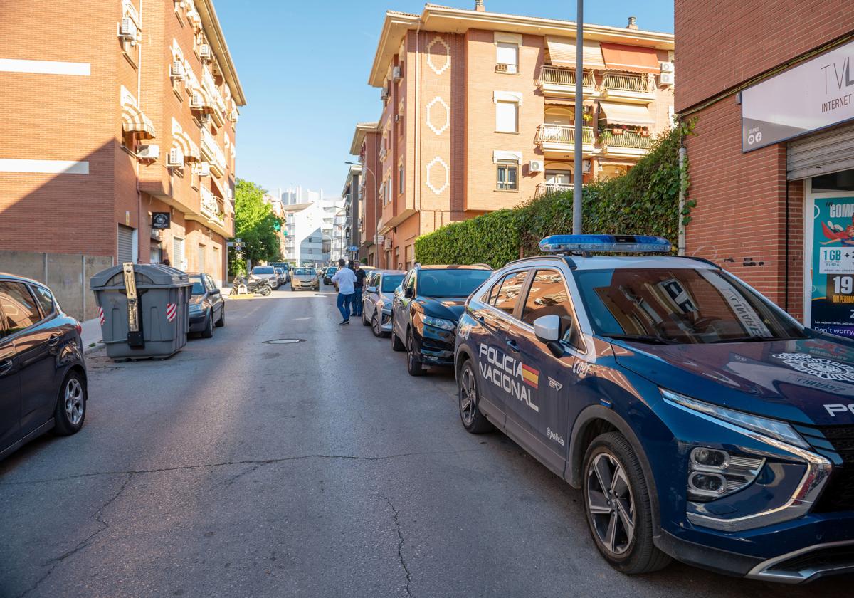 Calle de Linares donde fue localizado el coche con el bebé de 20 meses