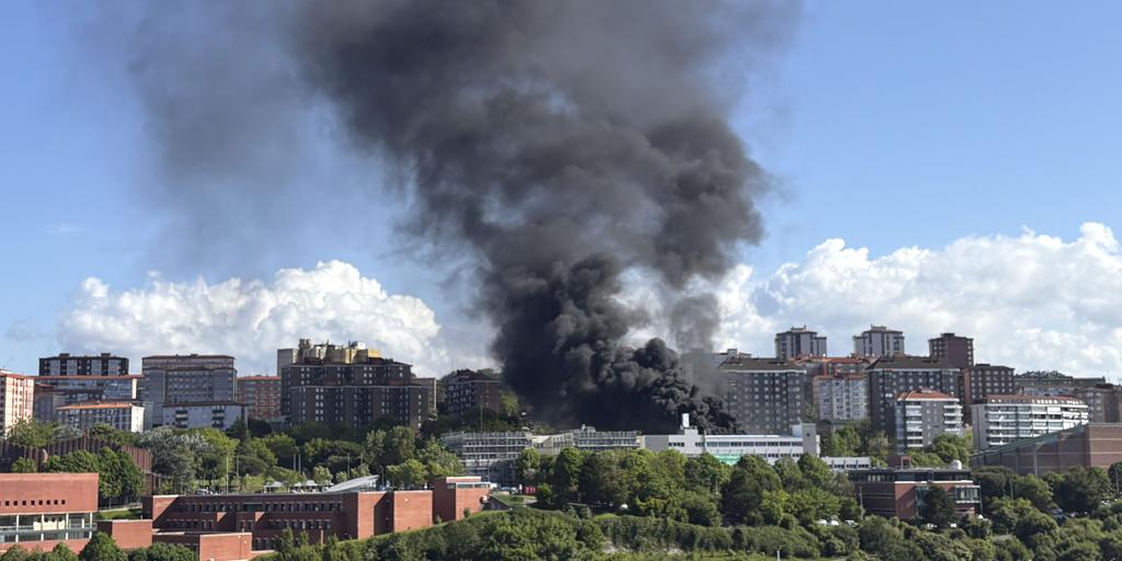 Desatado un incendio en la Facultad de Ciencias de la Universidad de Cantabria