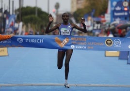 Este es el descuento que Renfe ofrecerá a los corredores y acompañantes del Maratón y Medio Maratón Valencia 2025