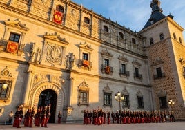 El Alcázar de Toledo acoge este sábado un acto de relevo de la guardia y arriado de bandera
