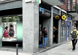 Detenidos el empleado de un banco de San Sebastián, su hermano y un amigo, por un presunto atraco preparado