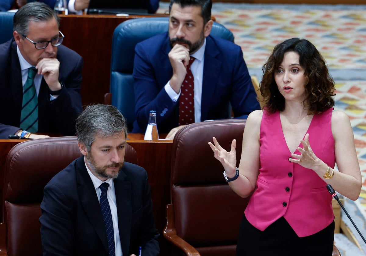 La presidenta de la Comunidad de Madrid, Isabel Díaz Ayuso, interviene durante el pleno en la Asamblea de Madrid, este jueves