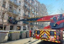 Muere una mujer de 54 años tras el incendio de su piso en Barcelona