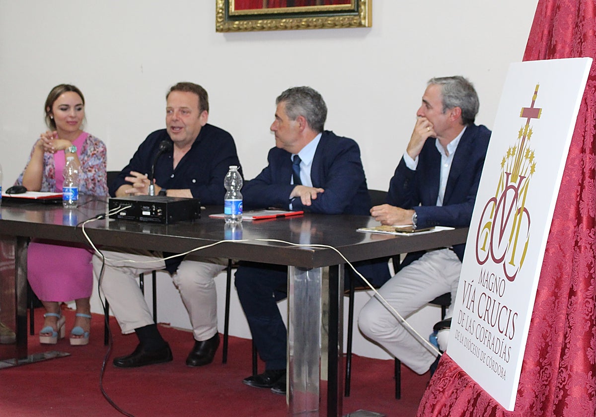 Ruiz y Urbano junto a Manuel Murillo, presidente de las hermandades de Córdoba en la reunión
