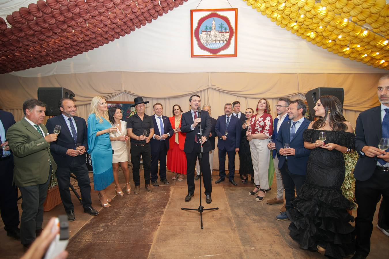 El espectacular ambiente en la primera noche de la Feria de Córdoba 2025, en imágenes